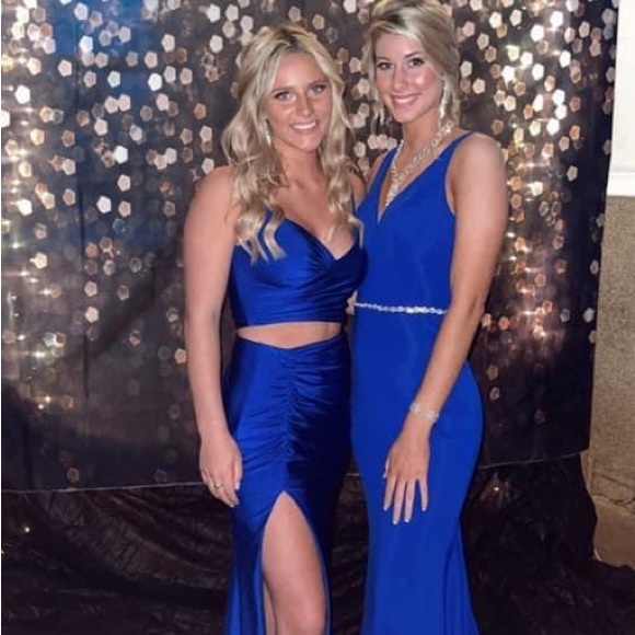 Size 6 prom dress!  200$ OBO - Picture 3 of 3